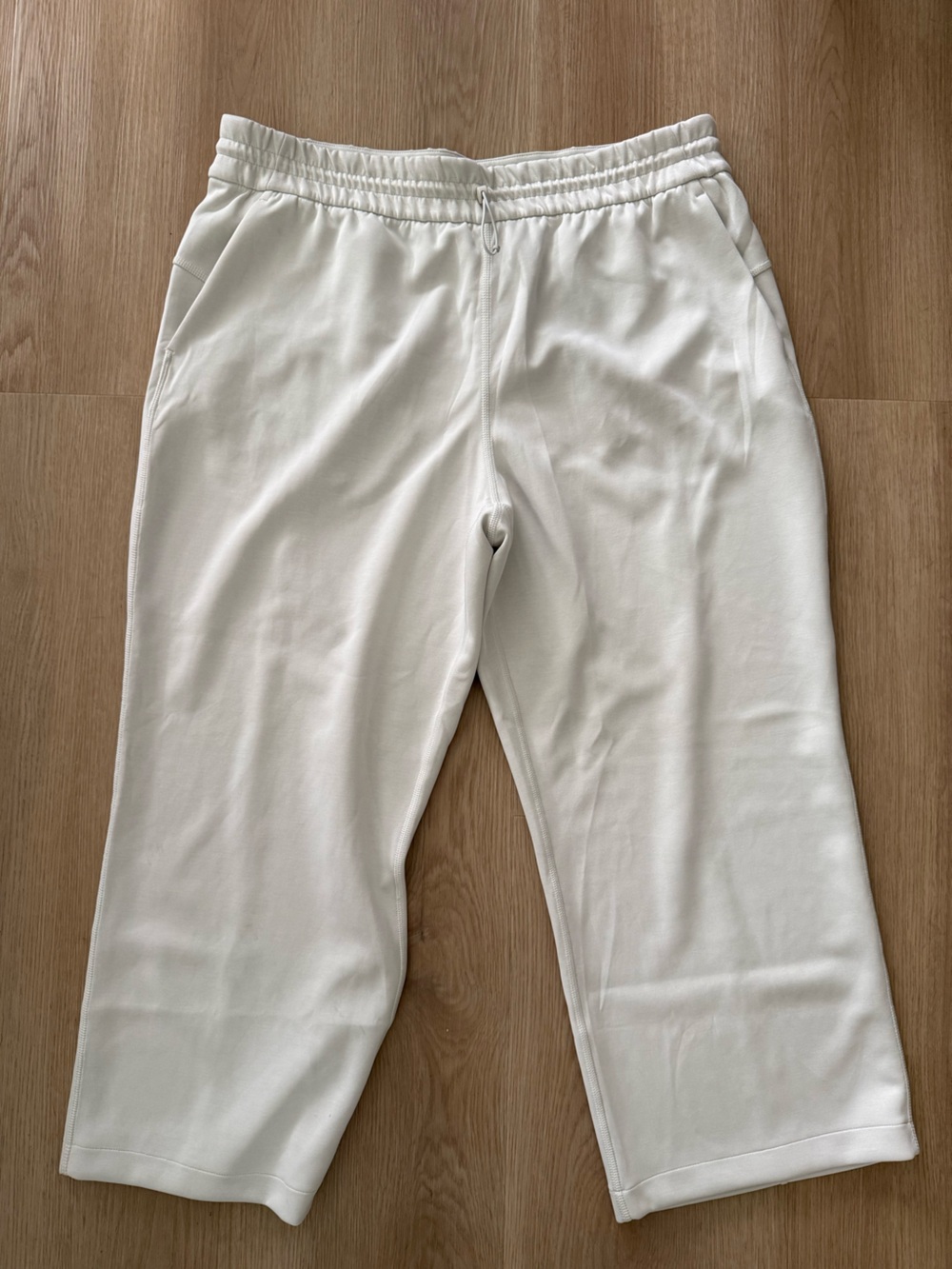NWOT lululemon Softstreme high-rise Straight Leg Crop size 14